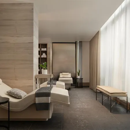 Four Seasons Hotel Toronto-2